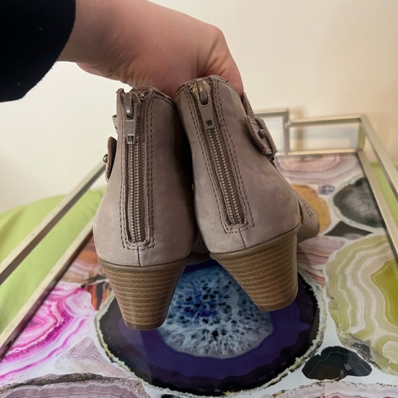 ⚡️⚡️$8 flash sale 😮👏 Earth Taupe Perforated Ankle Booties - Picture 4 of 5